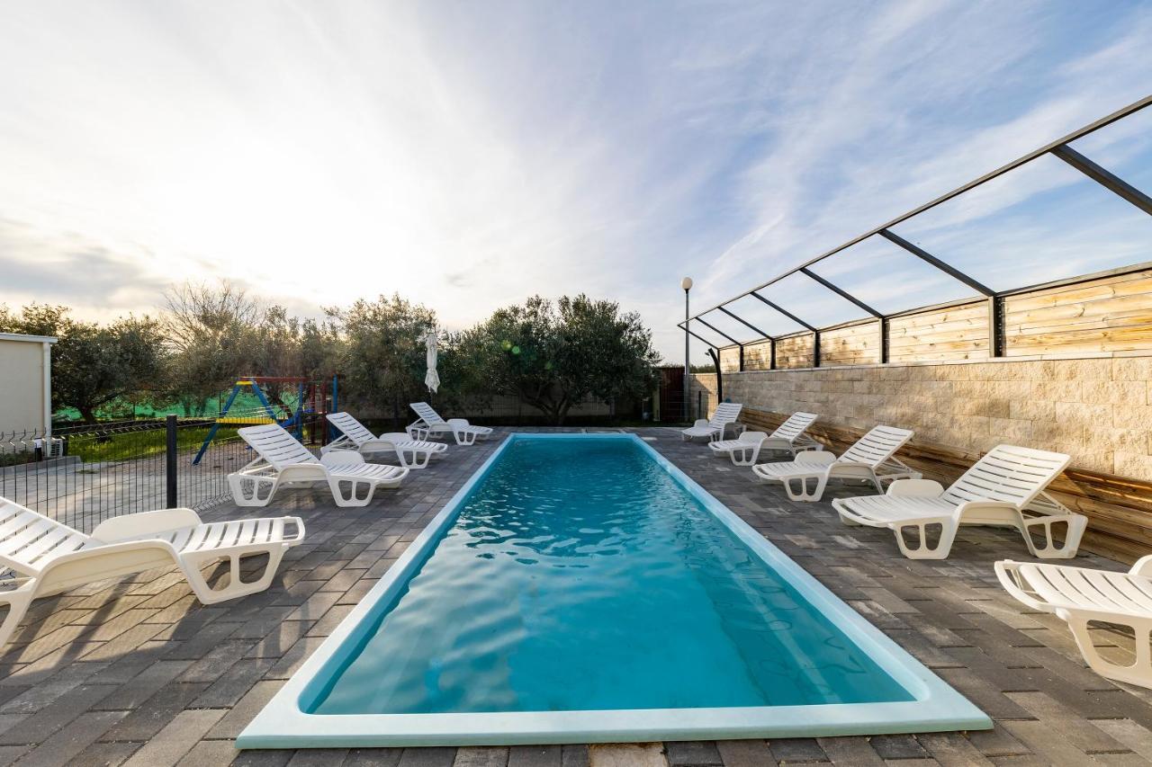 Hotel Kamp Tonci Biograd Na Moru Esterno foto