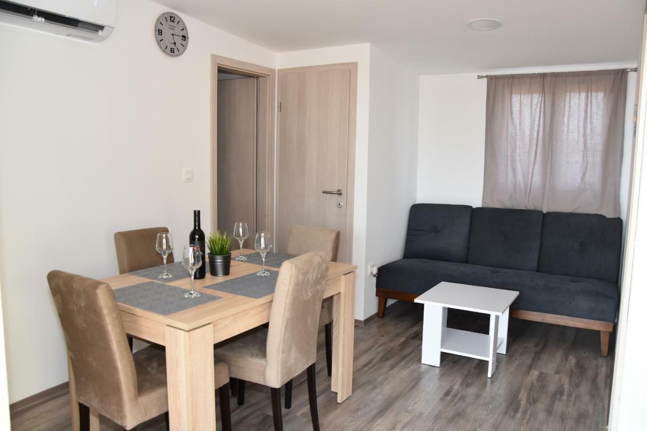 Hotel Kamp Tonci Biograd Na Moru Esterno foto