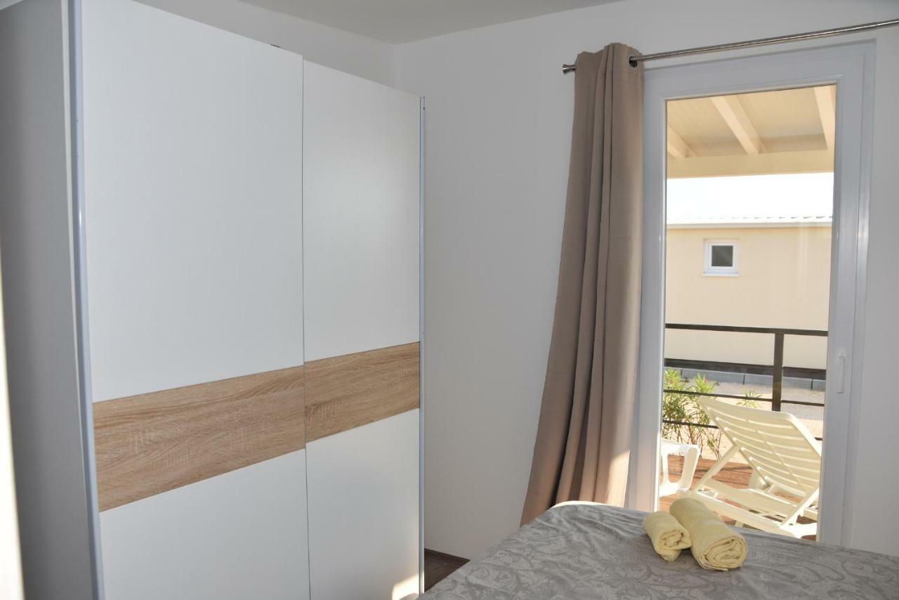 Hotel Kamp Tonci Biograd Na Moru Esterno foto